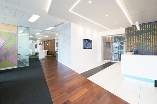 上?？萍脊巨k公樓過道如何裝修設(shè)計